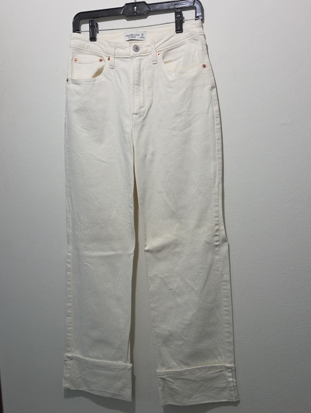 Abercrombie & Fitch Women's 90s Relaxed Ultra High Rise Off-White Straight Jeans